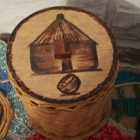 Vintage Handcrafted coasters with storing jar - Picture 5 of 8